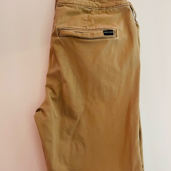 Men’s Hollister Khaki pant - Picture 2 of 4